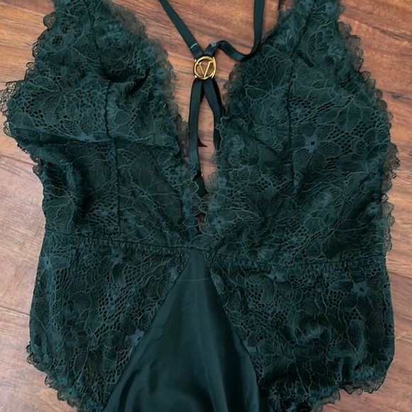 - Victoria’s Secret Plunge Strappy Lace Teddy One Piece Bodysuit- size lar… - Picture 3 of 16